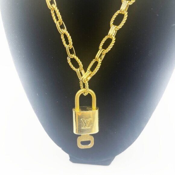 Authentic Louis Vuitton Lock & Key Necklace Pendant Gold-Plated Chain Adjustable - Picture 2 of 11